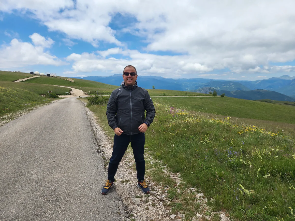 Besnik Pila, On Journey guide